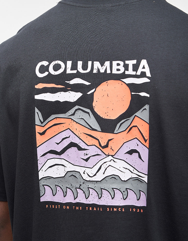 Columbia Explorers Canyon™ Back SS T-Shirt - Black/Peaks And Waves - Image 3