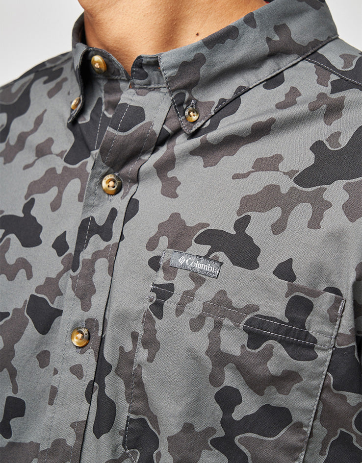Columbia Rapid Rivers™ Printed S/S Shirt - Charcoal/Midrange Camo - Image 4