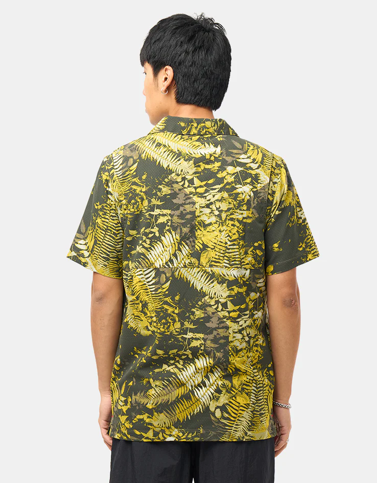 Columbia Tech Trail™ Utility Printed Woven S/S Shirt - Antique Moss/Geofern Greenscape - Image 3