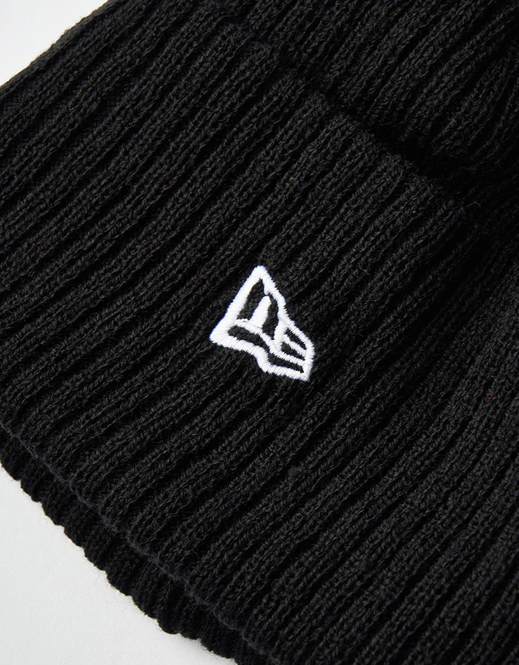 New Era New York Yankees Wide Cuff Beanie - Black - Image 4