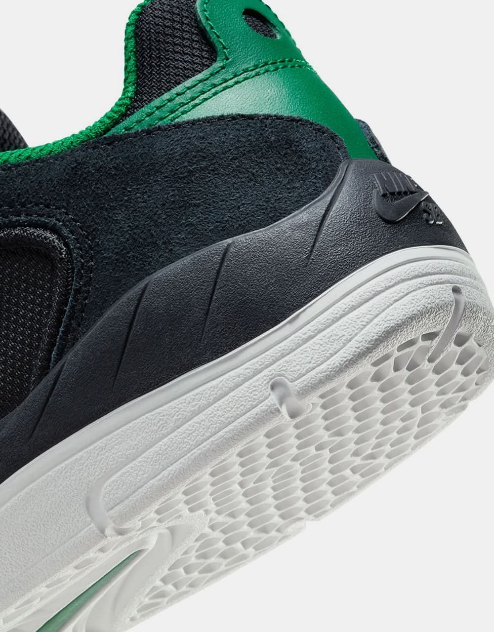 Nike SB Vertebrae Skate Shoes - Black/Malachite-Black-Summit White - Image 5